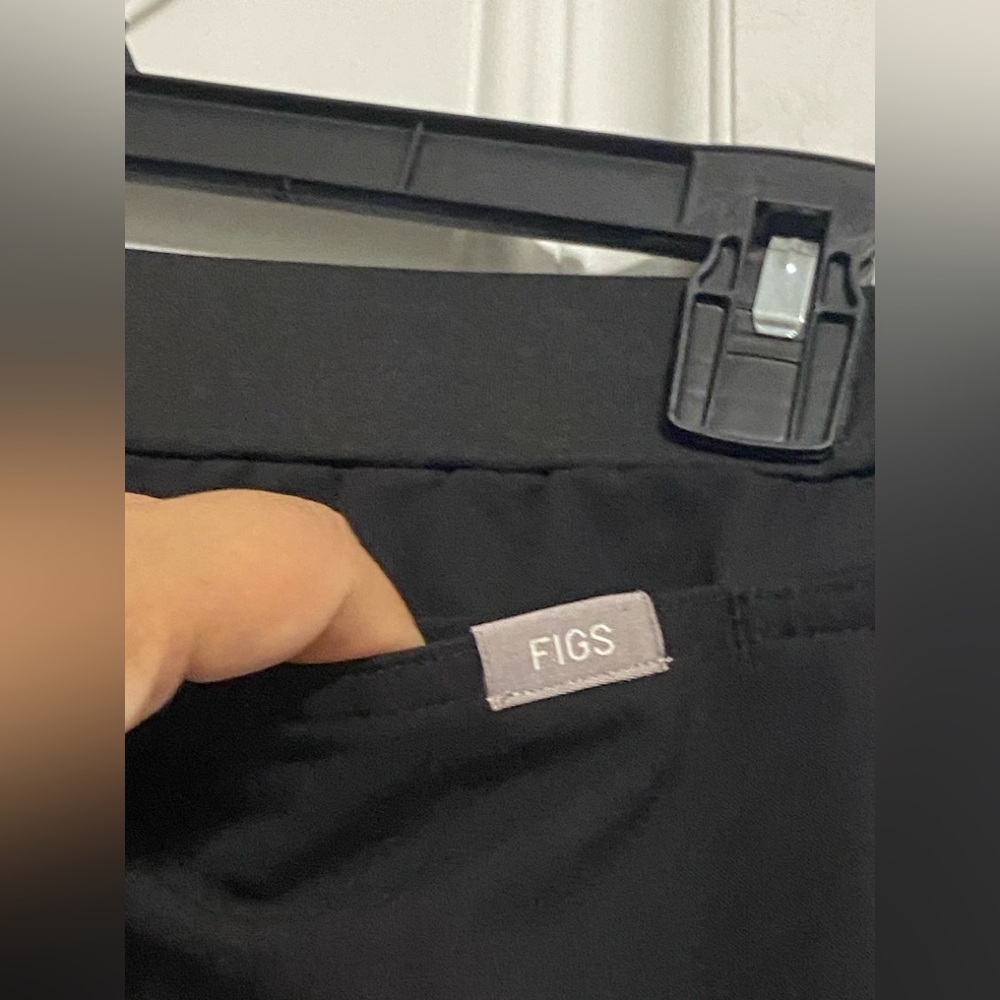 T28a- Figs Black Technical Collection Pull-On Scr… - image 4